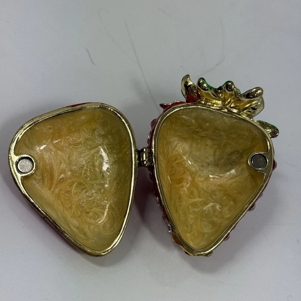 Strawberry Trinket Box Magnet Close Red Bling Enamel Yellow Interior Gold‎ Tone